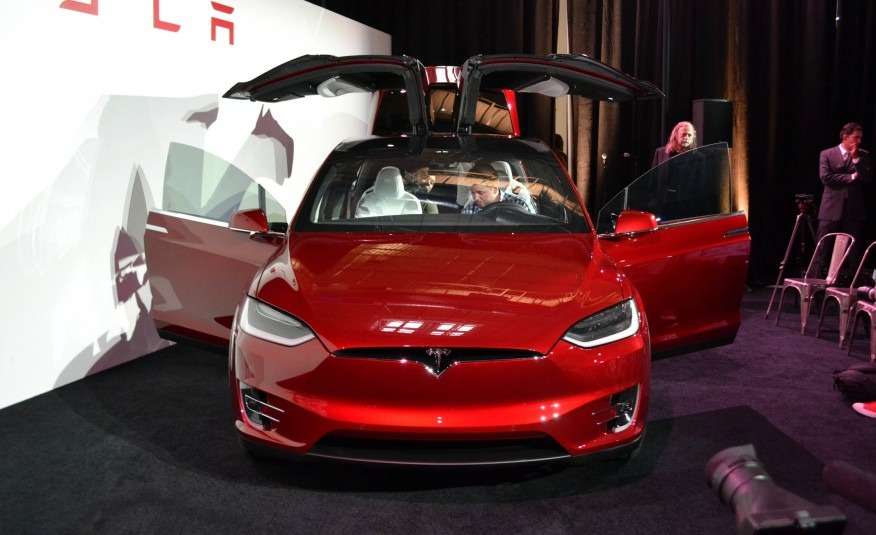 2016-Tesla-Model-X-104-876x535