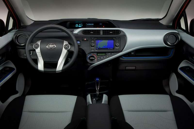 Toyota-Prius-C-Aqua-1