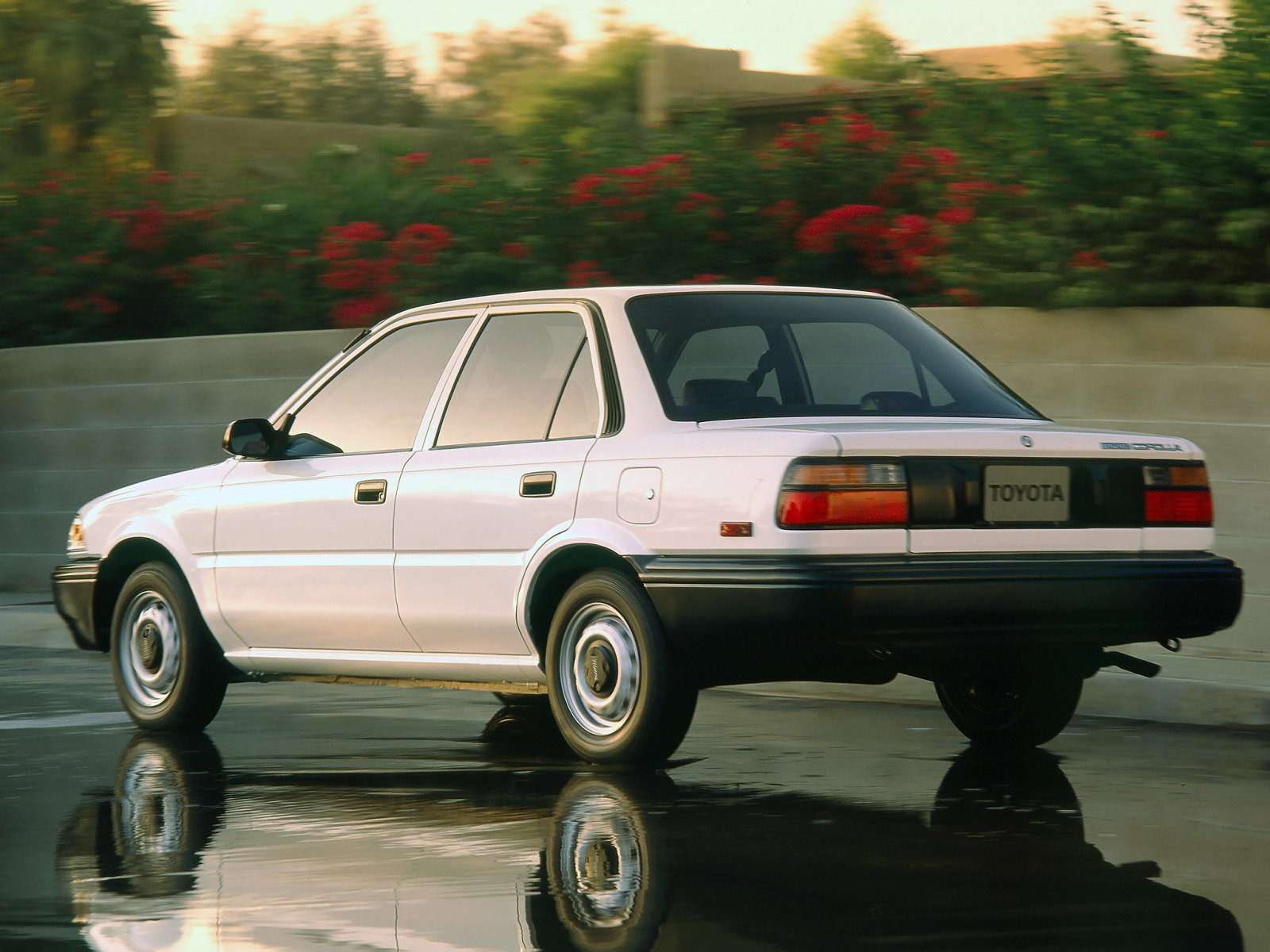 Toyota_Corolla_Sedan_1987_1