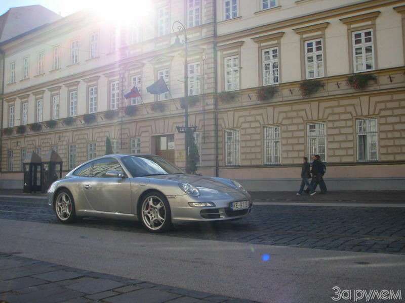 Пешеходная зона, но если ты на Porsche - можно ехать