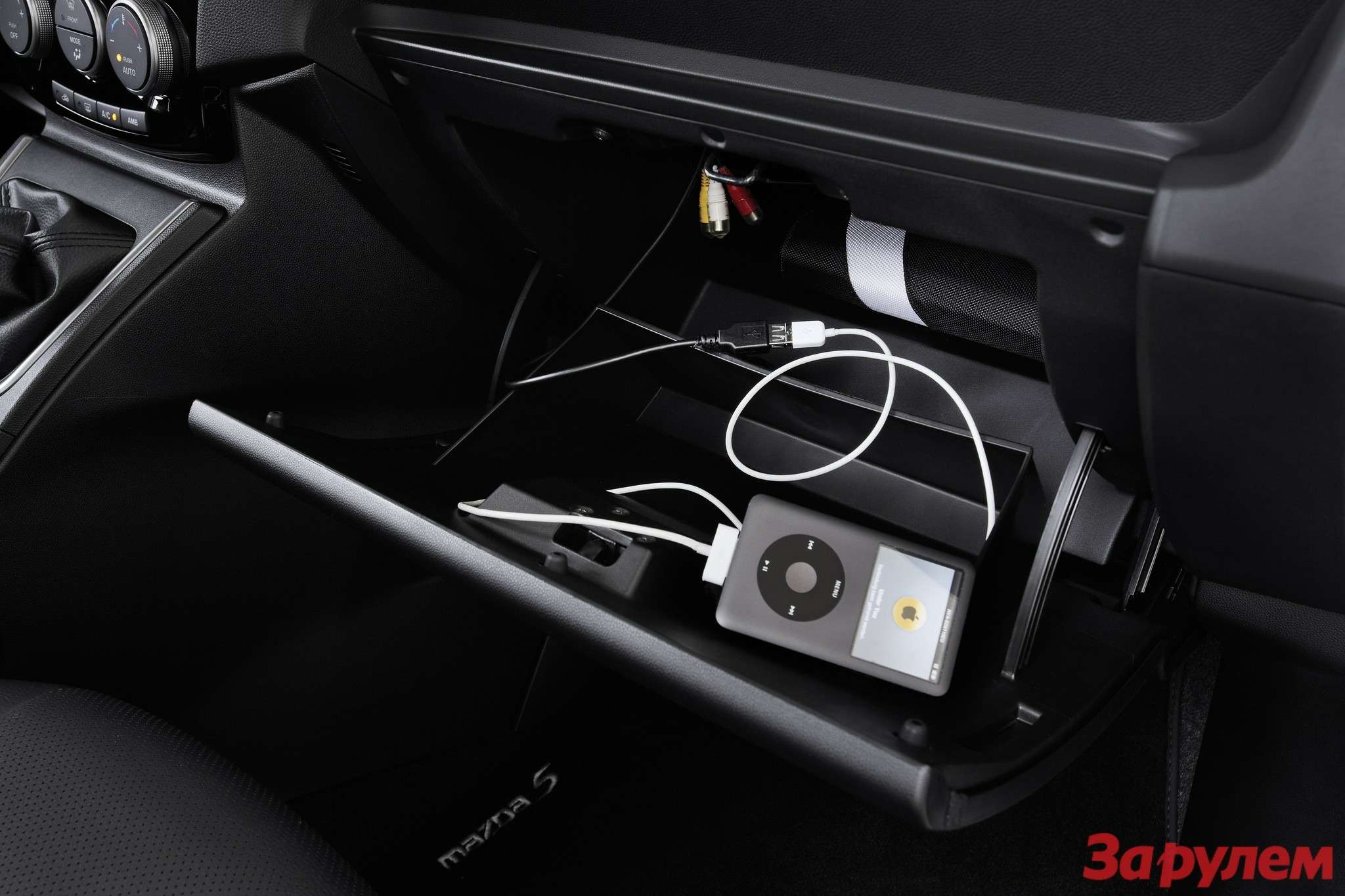 Mazda5_Upgrade_2013_interior_05__jpg300