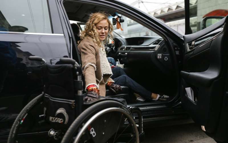 В Москве резко выросло количество инвалидов на дорогих автомобилях