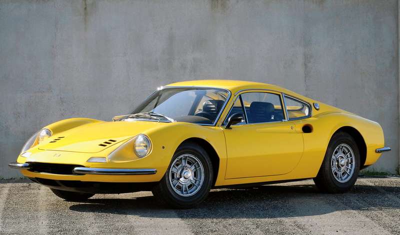 Ferrari 206 Dino никогда не выпускался с рулем справа. С 1968 по 1969 год построено всего 152 экземпляра.