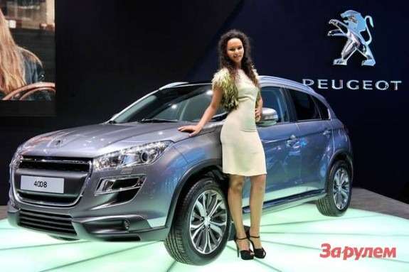 Peugeot 4008 side-front view