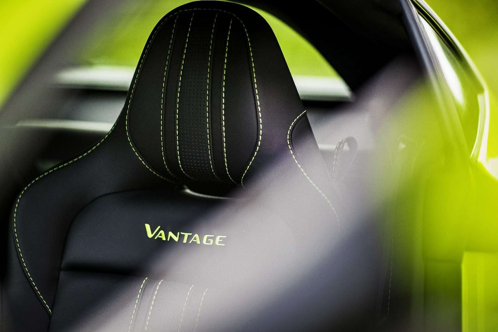 Проверено Джеймсом Бондом: представлен новый Aston Martin Vantage — фото 818853