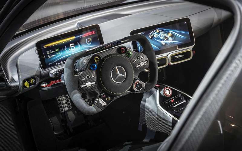 Симулятор Mercedes-AMG — геймерам и не снилось