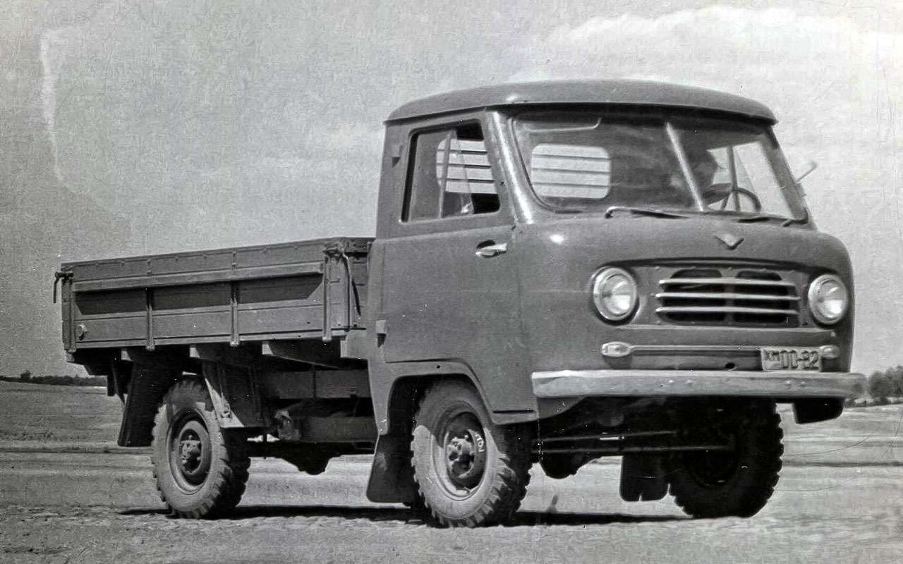 Семейство УАЗ-450 – бортовой грузовик, фургон, микроавтобус и «санитарка» создали на основе узлов и агрегатов 69-го. После неоднократных модернизаций потомков этих автомобилей выпускают до сих пор. На будущий год семейству стукнет 60!