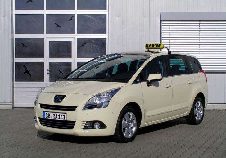 Peugeot taxi 5008 _no_copyright
