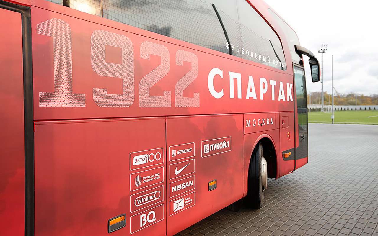 Mercedes, Setra, Volgabus... — на каких автобусах ездят наши футболисты — фото 929679