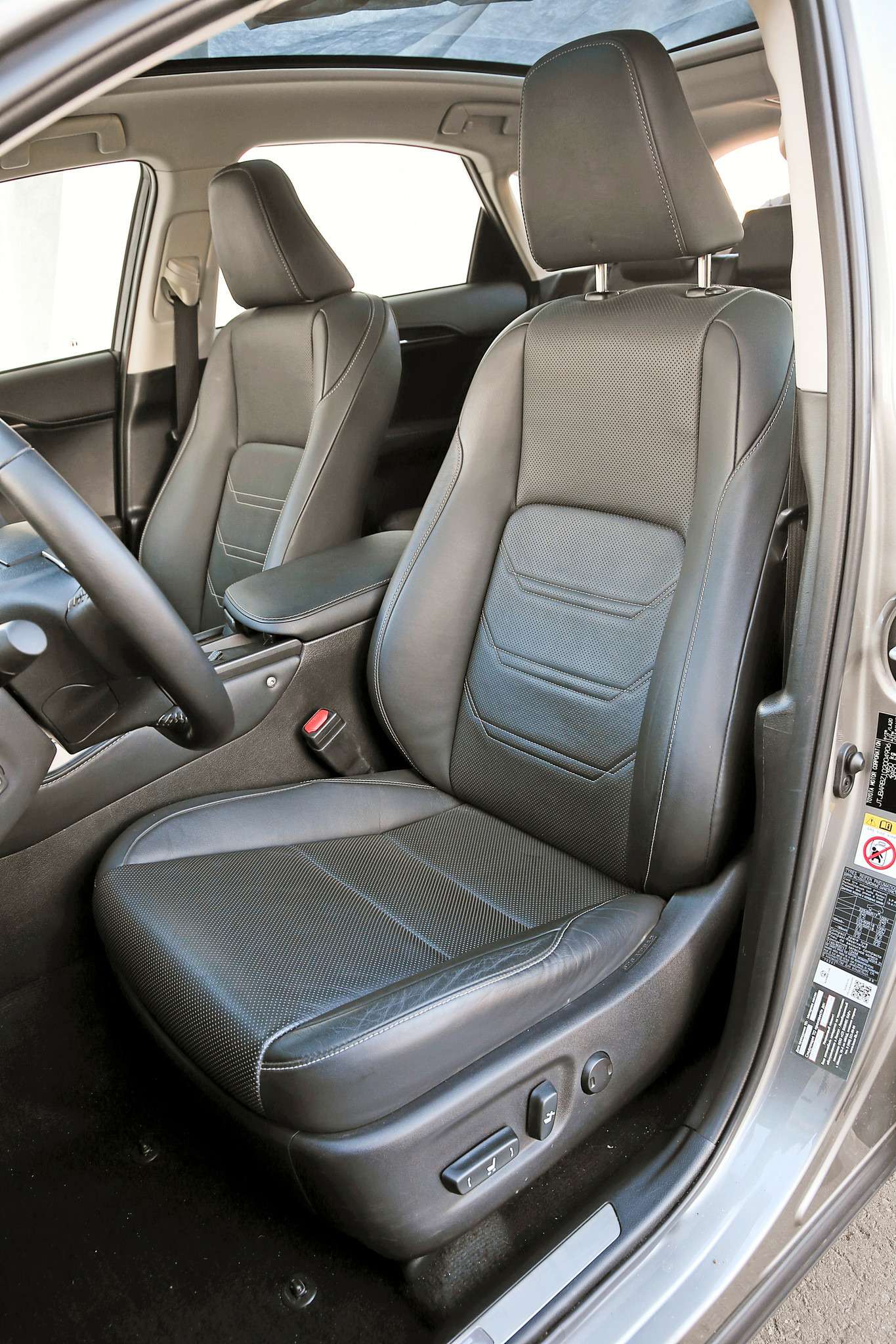 Lexus NX 200t. Сидеть в Лексусе мягче всего – уютное гнездышко!