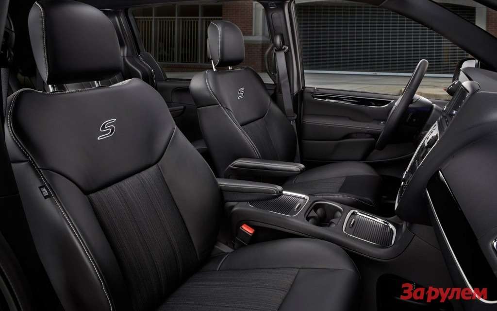 2013-Chrysler-Town-Country-S-interior-passenger-seat1-1024x640