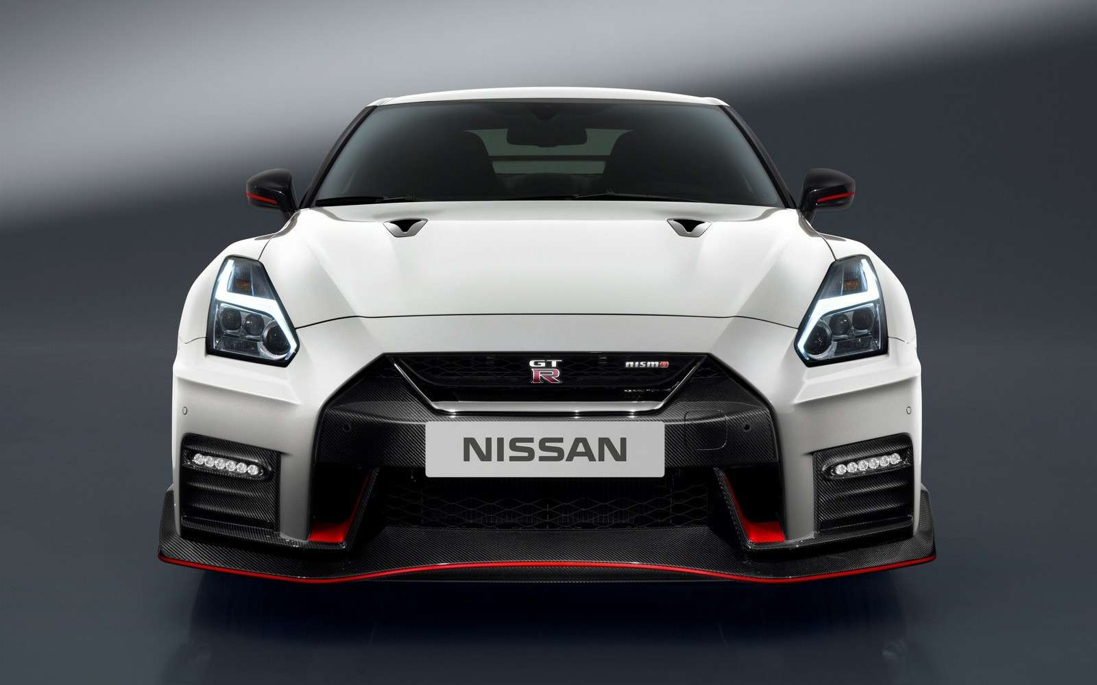 Обновленный Nissan GT-R Nismo дебютировал по месту применения — фото 592974