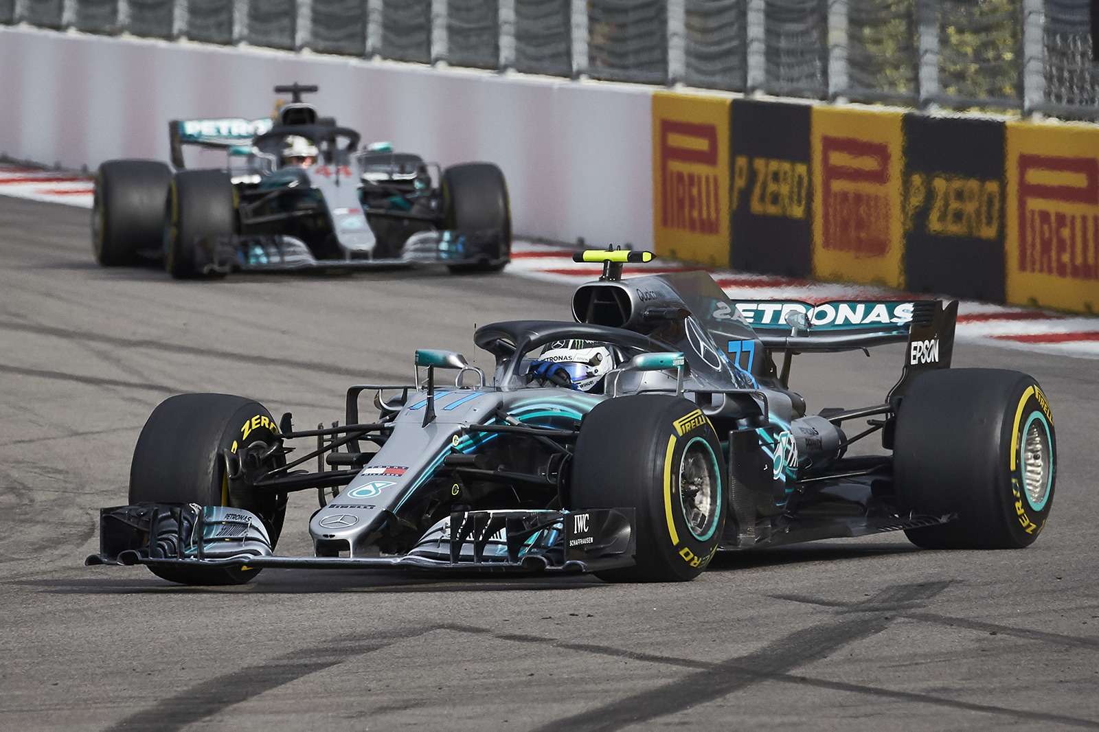Формула 1: Mercedes освистали на Гран-При России — фото 909880