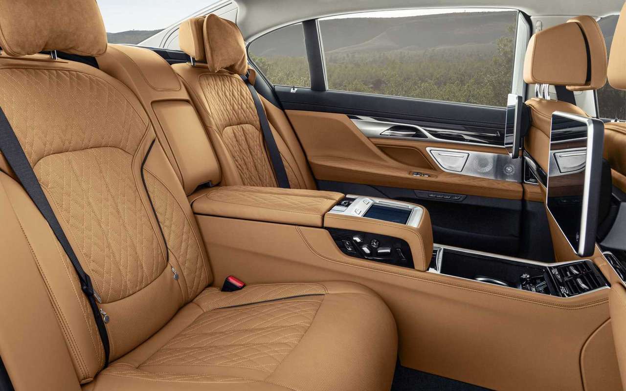 Обновленная «семерка» BMW: огромные ноздри и фары как у X7 — фото 940658