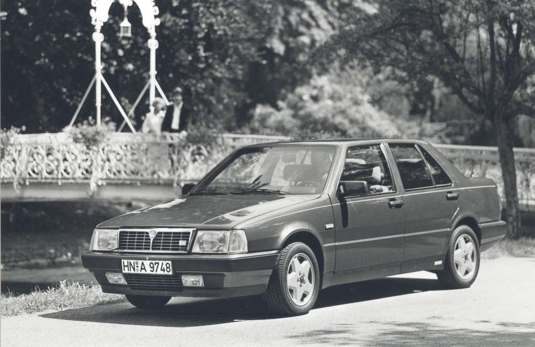 Lancia Thema 8:32 первого выпуска, 1986 — 1987 гг. Построено 2370 машин.