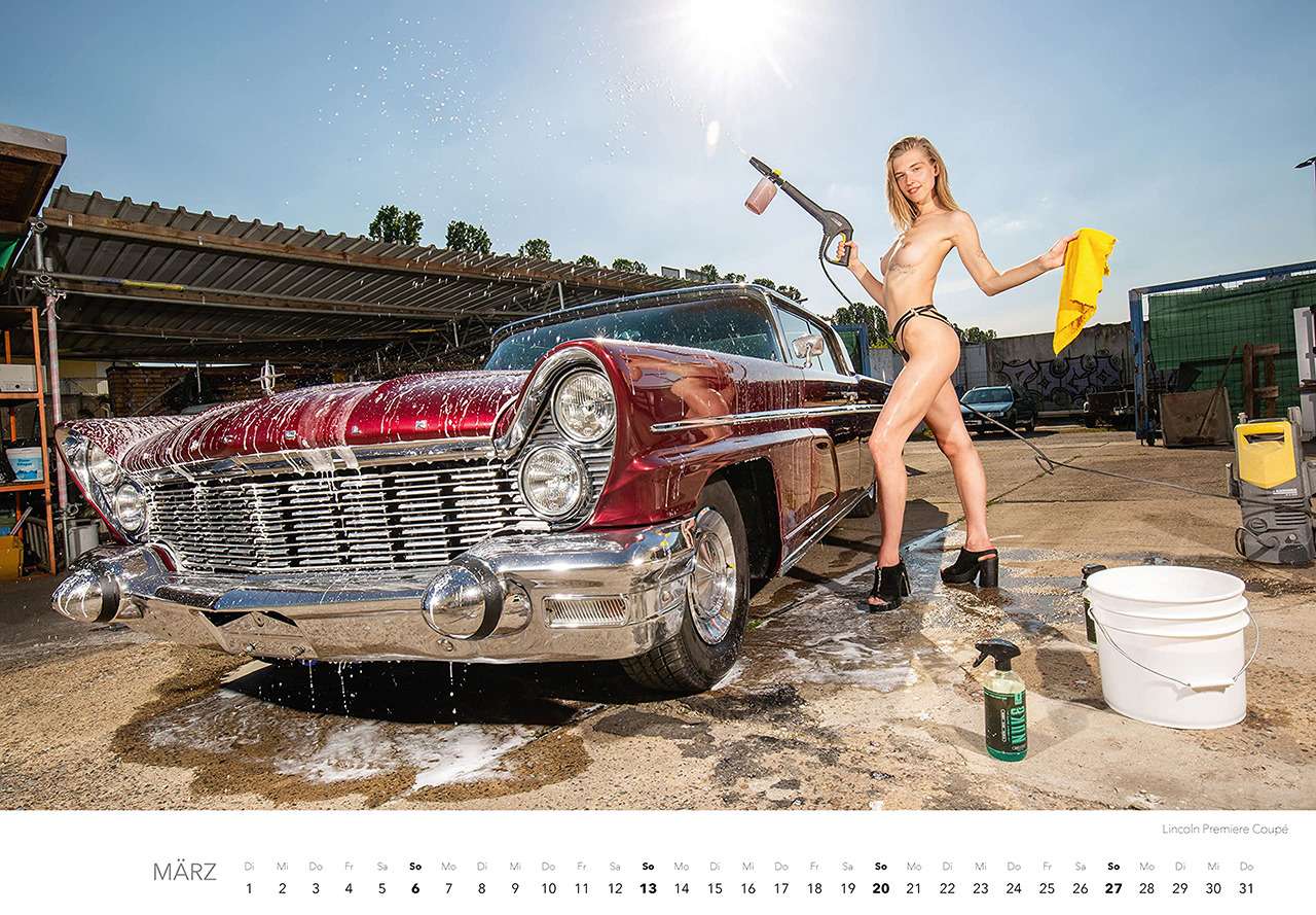 Пикантная автомойка: полуодетые красотки в календаре-2022 — фото 1294164