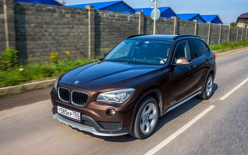 Семилетний BMW X1 или новая Веста SW Cross — на что потратить 1,2 млн рублей