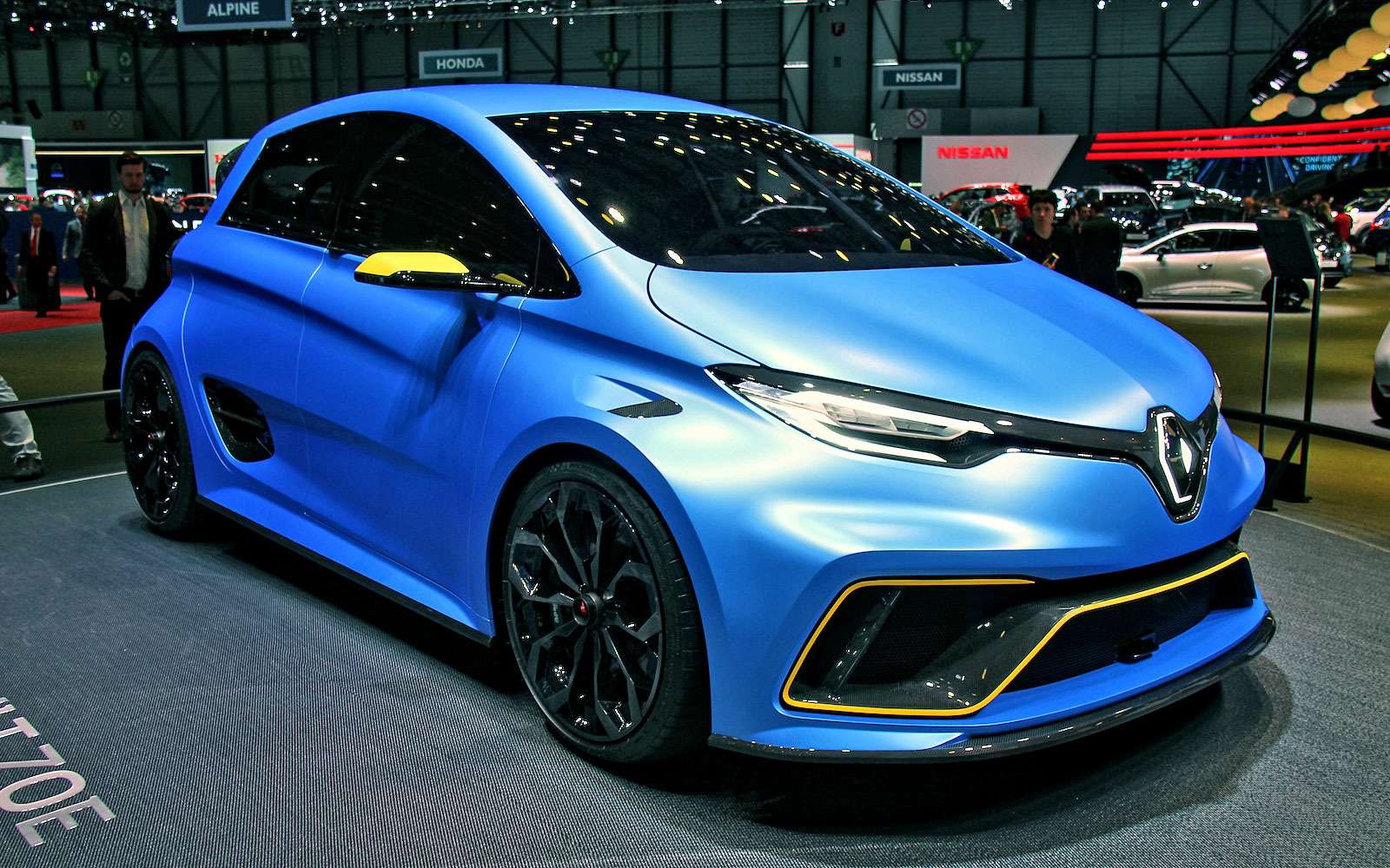 Зверо-Зоя: Renault превратила электрический хэтчбек в гоночного монстра — фото 718399
