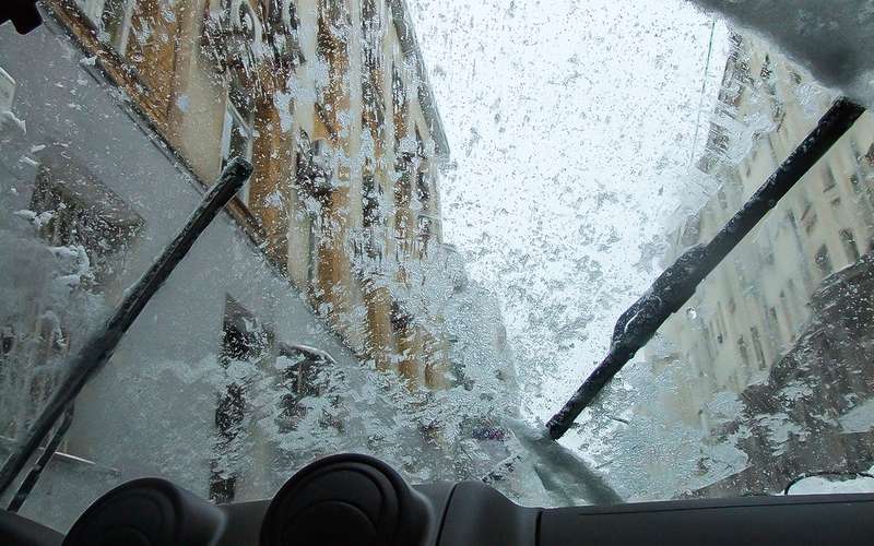 Как водители убивают щетки и стекло: 6 типичных зимних ошибок