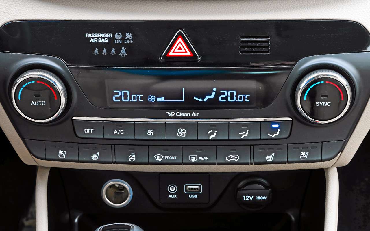 Только в Hyundai не возникло претензий к эффективности работы климатической системы. Помимо обогрева руля есть вентиляция передних сидений.