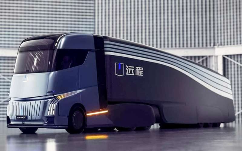 Новый китайский грузовик: без боковых зеркал, но со стиральной машиной
