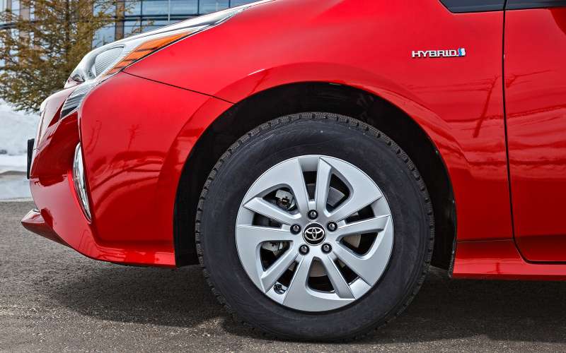 Новый Toyota Prius: сколько-сколько он стоит?!
