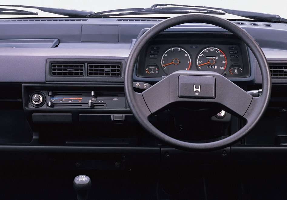При создании Honda City разработчики присматривались к Fiat Panda, что чувствуется в интерьере «японки»