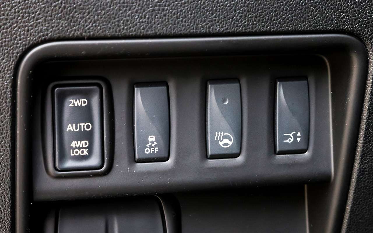 Renault позволяет не только отключить страхующую электронику, но и принудительно заблокировать муфту в приводе задних колес.