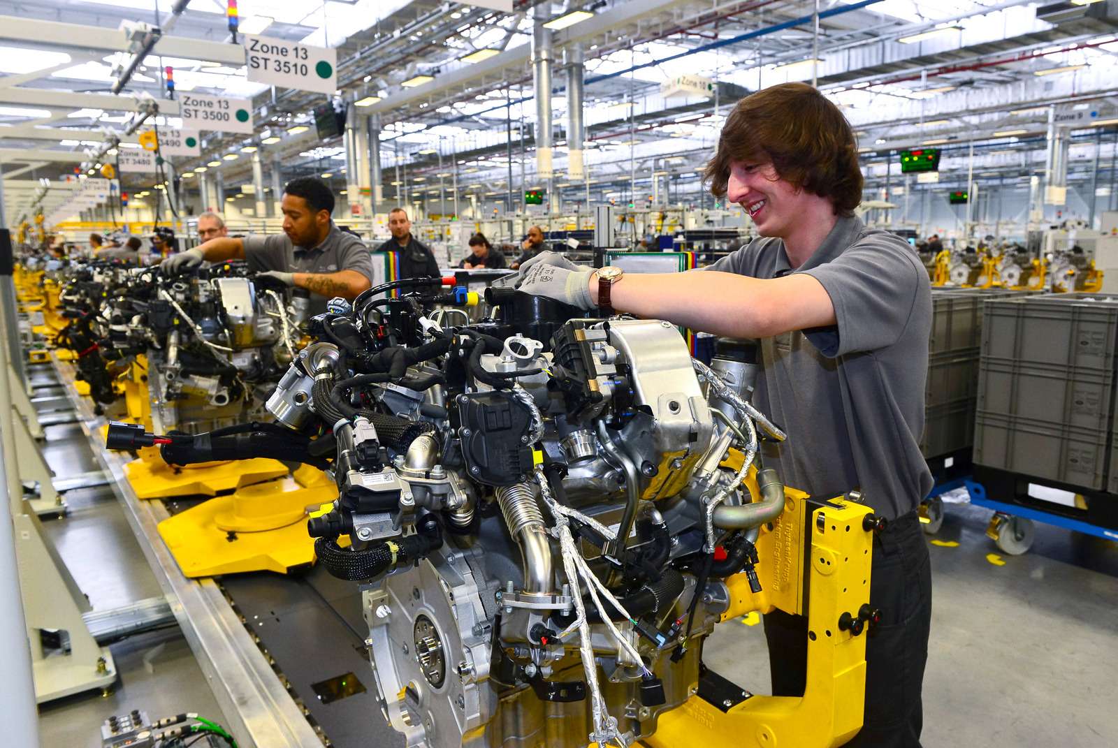 Завод двигателей Jaguar Land Rover: сто гениев в час — фото 589027