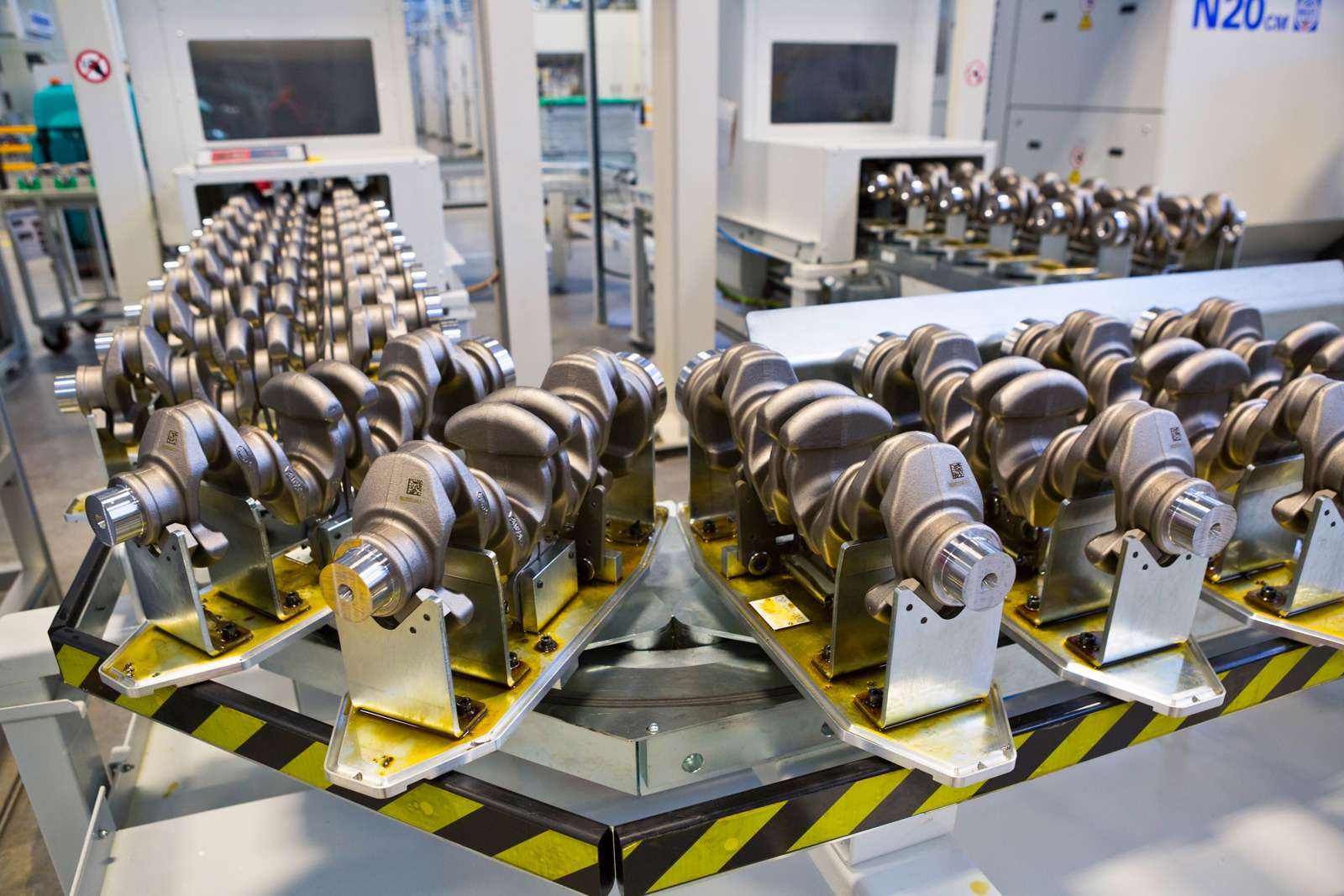 Завод двигателей Jaguar Land Rover: сто гениев в час — фото 589032