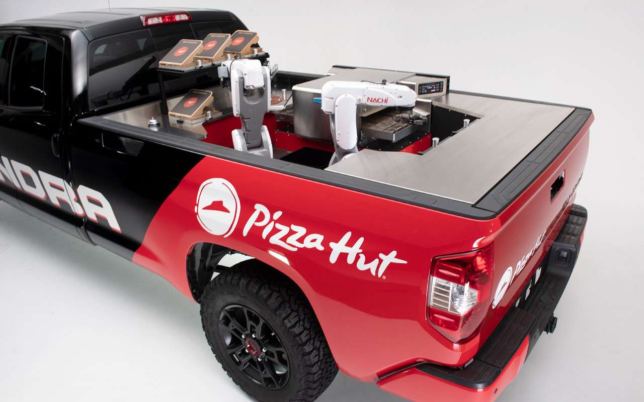 Toyota совместно с Pizza Hut создали пиццемобиль на базе пикапа Tundra. В кузове машины спрятана печь для приготовления пиццы. Стоять у печи в поварском колпаке не придется, так как готовит пиццу робот, причем прямо на ходу, пока автомобиль едет к заказчику. Чтобы выхлопные газы не портили вкус продукта, пикап оснащен водородным двигателем.