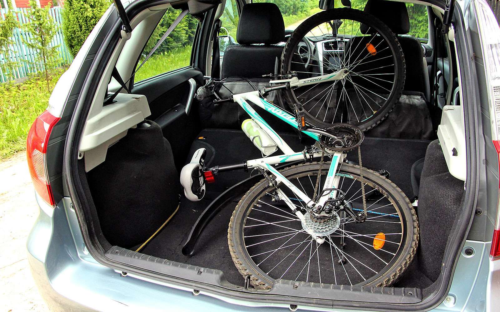 Datsun mi-DO: меняем лампы и перевозим велосипед — фото 768373