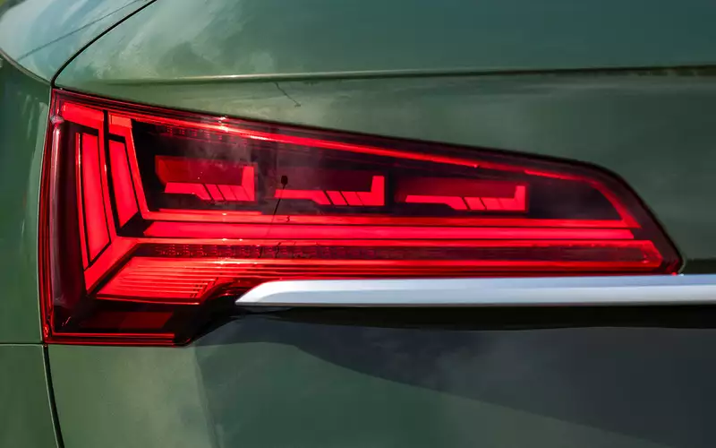 Новый Audi Q5 - с гибкими фонарями?!