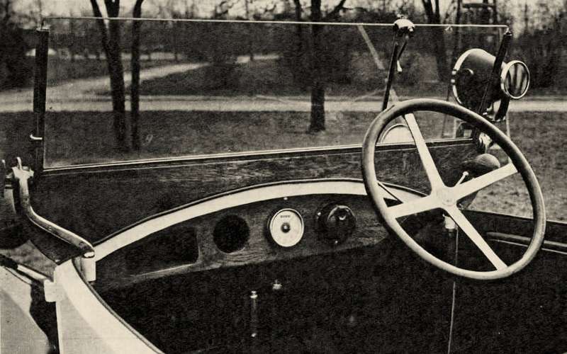 Первая легковушка СССР: у нее был правый руль!