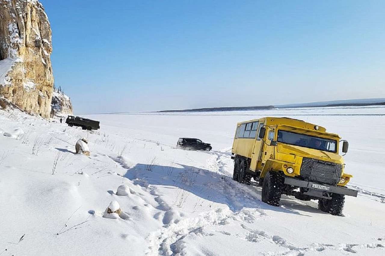 Новый Урал: гражданская машина из военного грузовика — фото 1319474