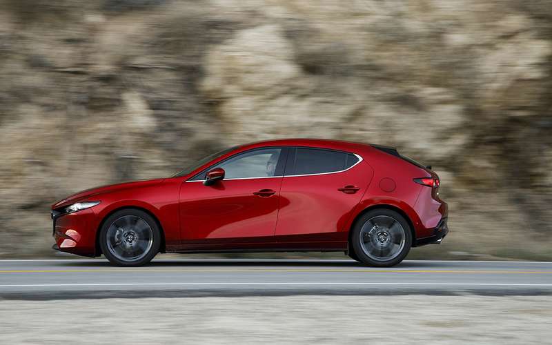 Новая Mazda 3: цены и комплектации