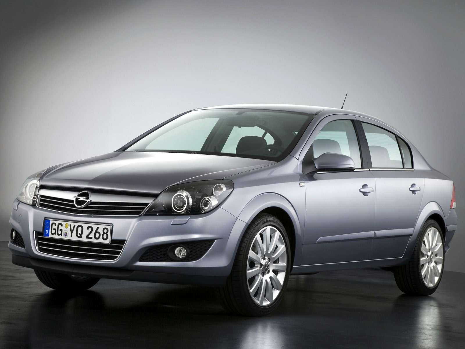 Opel_Astra_Sedan_2007