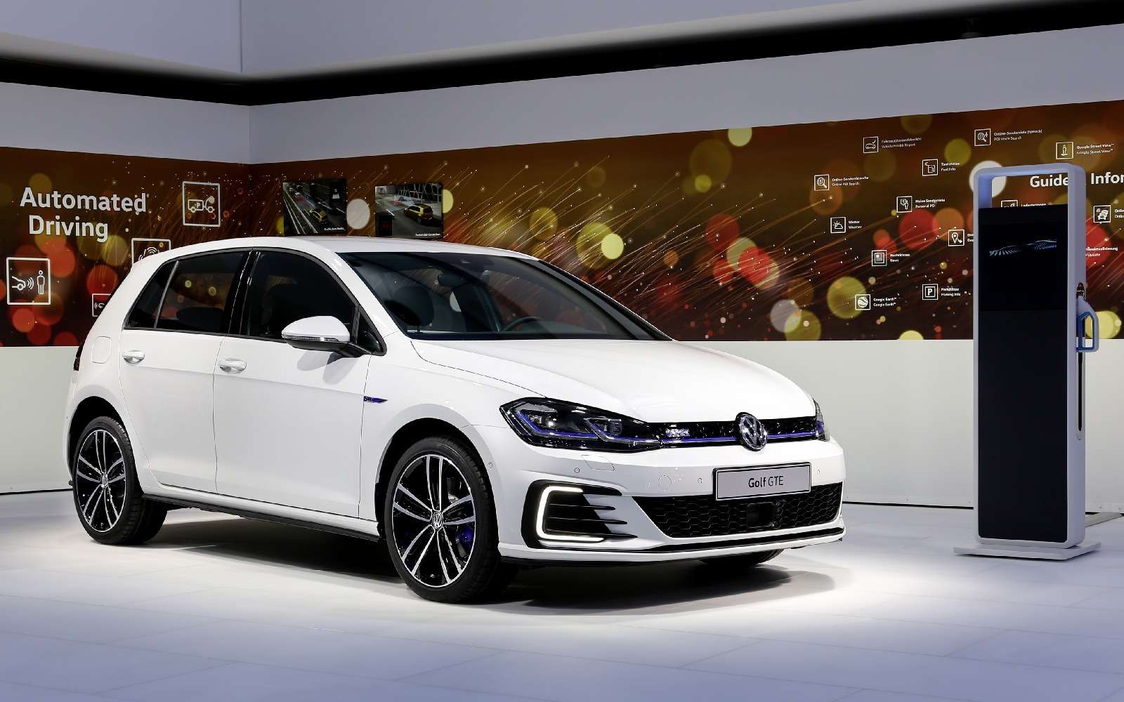 Озеленитель имиджа: Volkswagen обновил электромобиль e-Golf — фото 665344