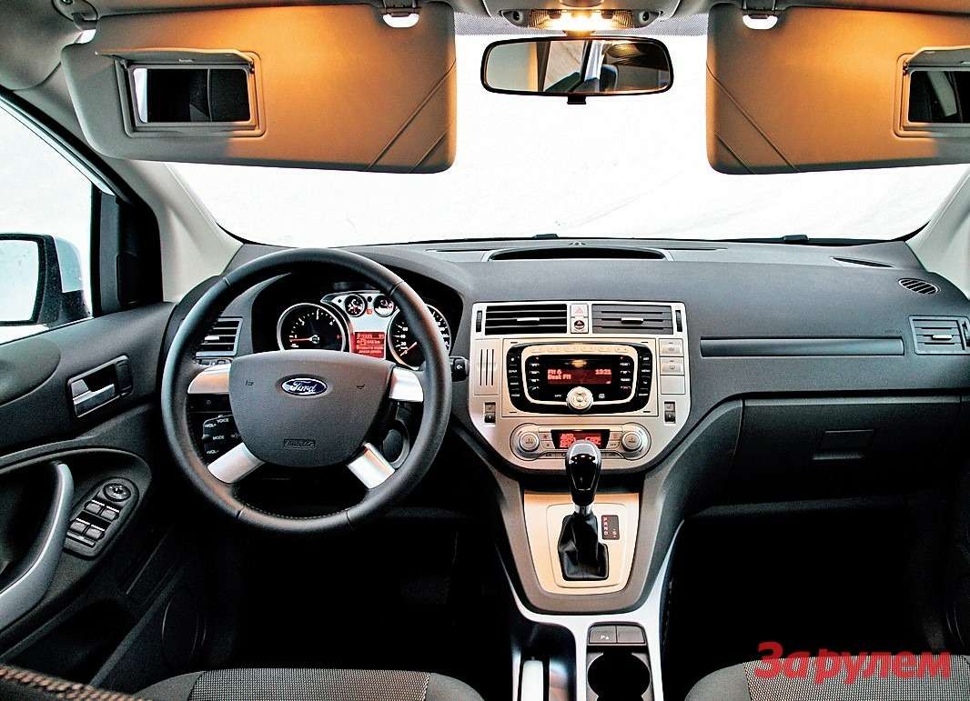 «Форд»: мягкий пластик на передней панели и удобный профиль водительского сиденья.