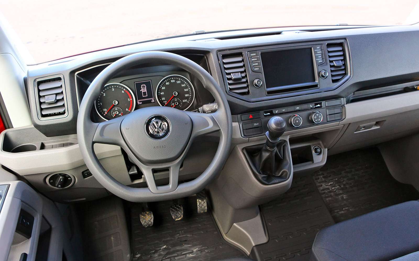 Volkswagen Crafter нового поколения: сам ты газелька! — фото 695674