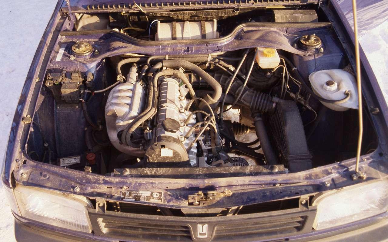 Мотор Renault F3R под капотом Святогора.