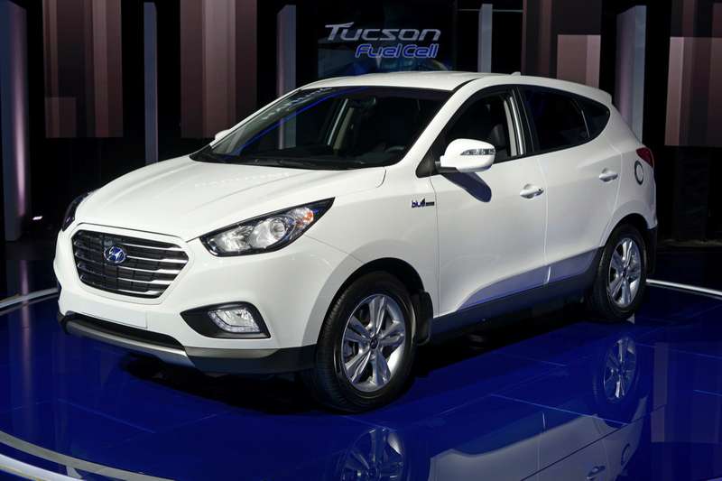 На проходящем сейчас автосалоне в Лос-Анджелесе американское подразделение Hyundai объявило о планах вывести в следующем году на местный рынок версию кроссовера Tucson, работающую на топливных элементах