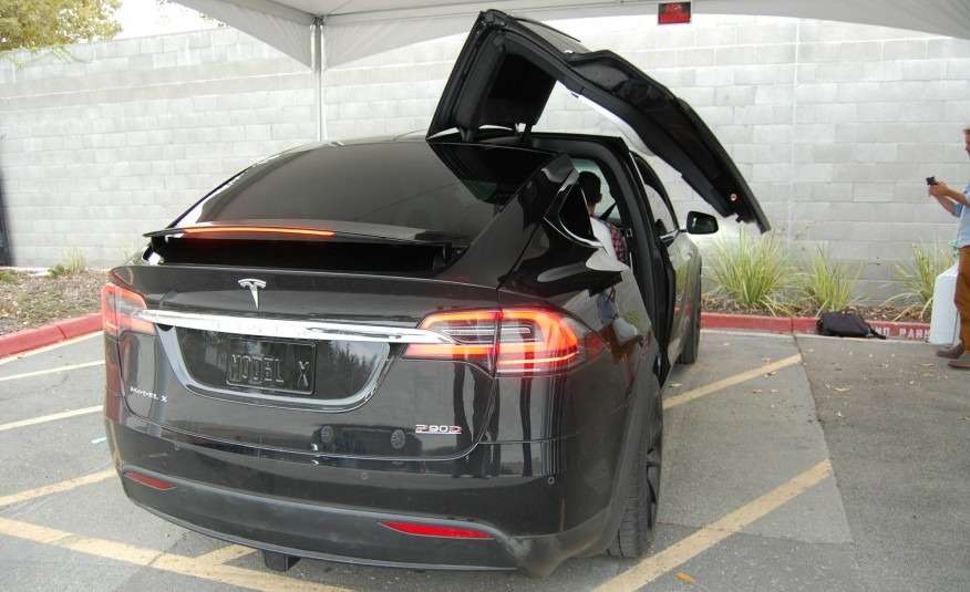 2016-Tesla-Model-X-119-876x535