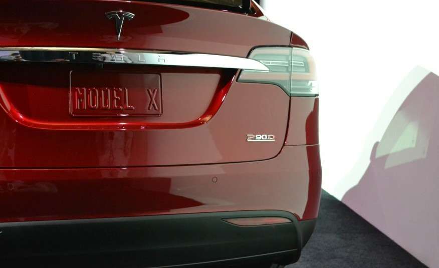 2016-Tesla-Model-X-109-876x535