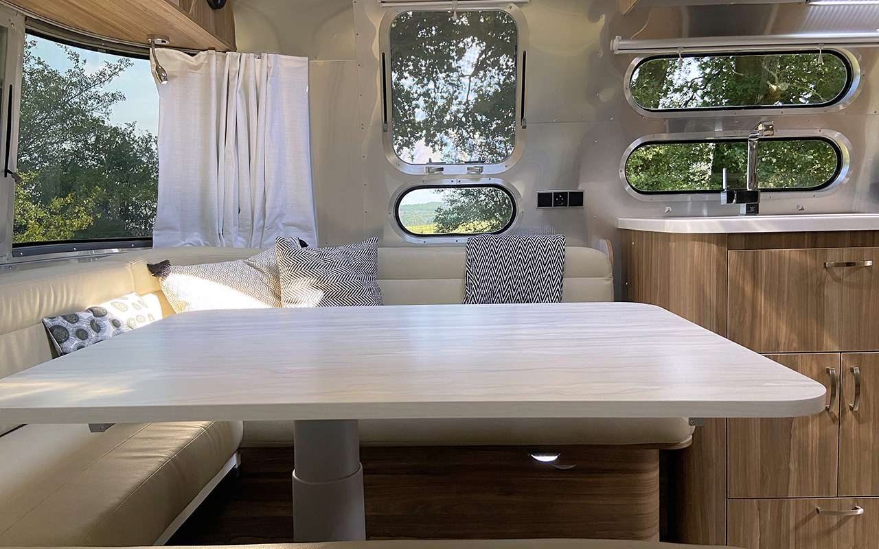 Роскошный кемпер Airstream - с кроватью поперек - фото 1161651