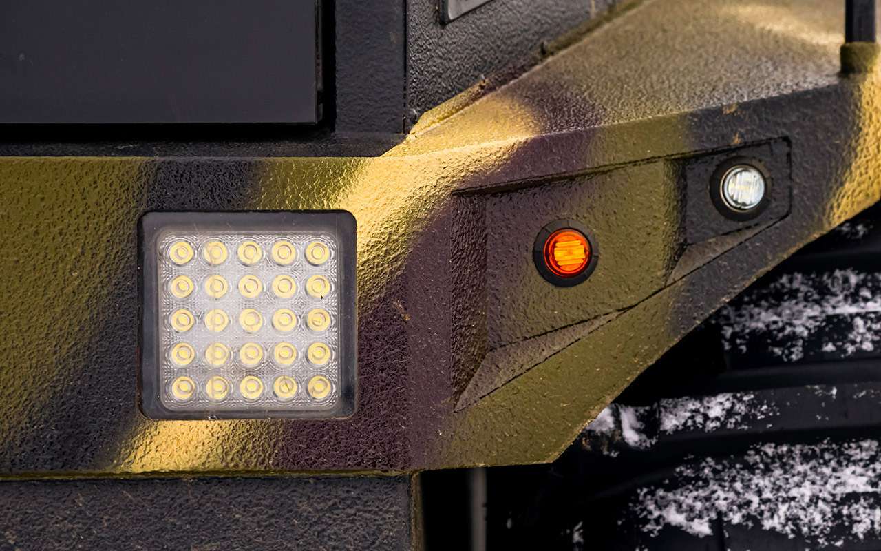 Вся оптика полностью светодиодная. Фары – производства WorkLight, по 45 Вт. Опционно установят 75‑ваттный свет.