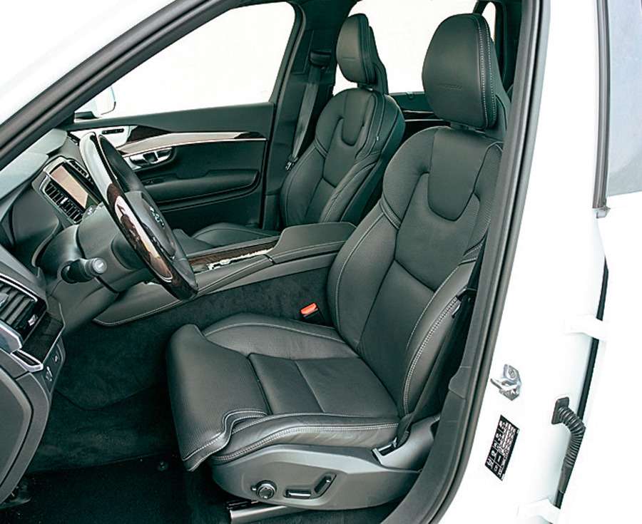 Volvo XC90 D5
Сиденье – шедевр. В меру жесткое, безупречно распределяющее нагрузки.