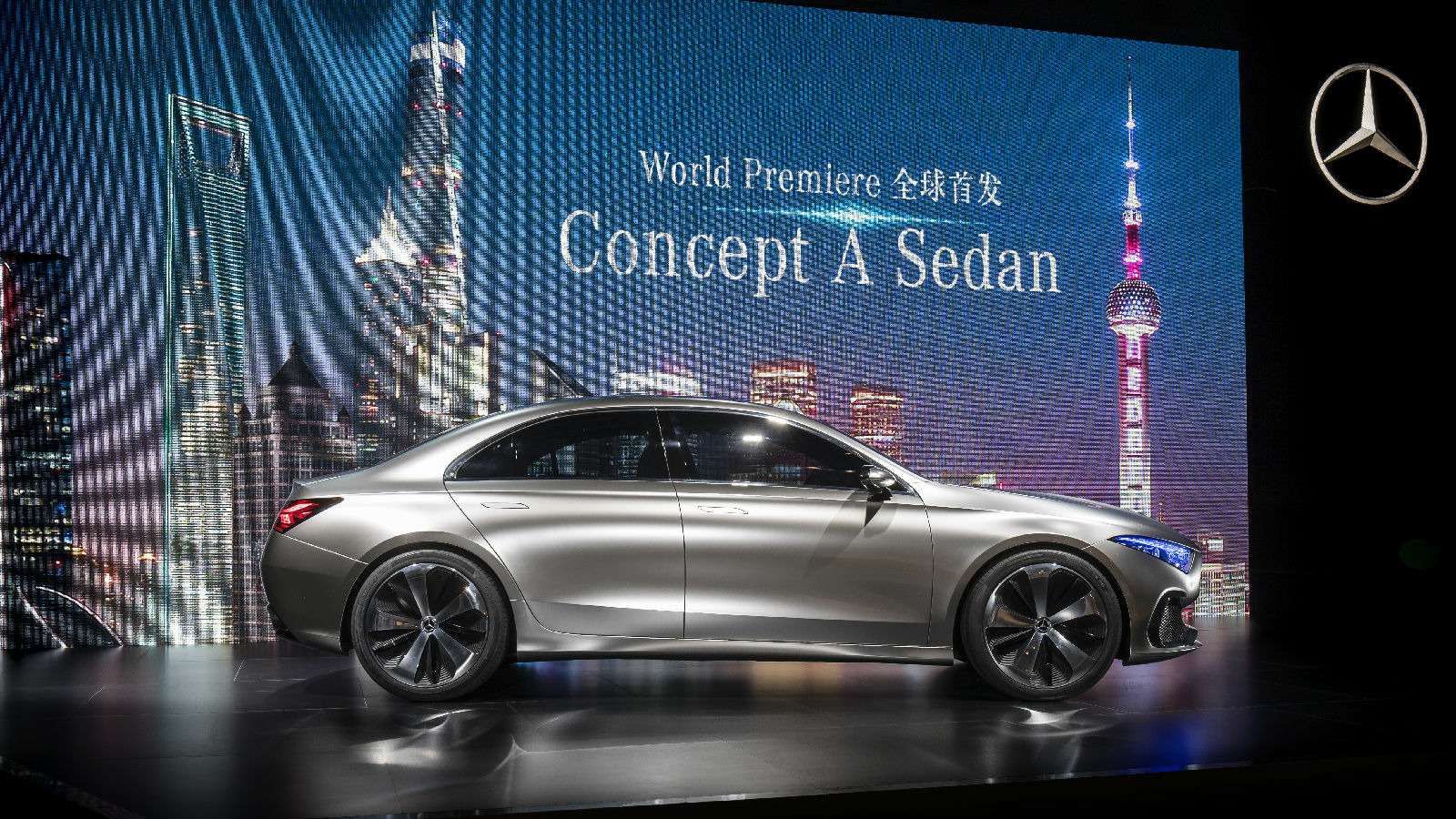 Прямолинейная чувственность: Mercedes-Benz Concept A Sedan дебютировал в Шанхае — фото 738837