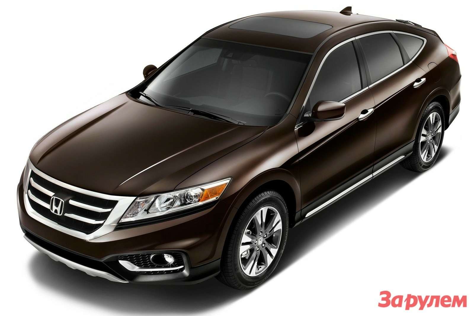 2013 MY Honda Crosstour side-front view 2