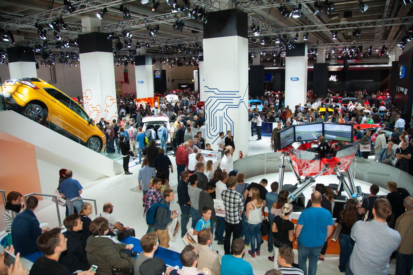 Новый Duster и другие премьеры автосалона во Франкфурте: онлайн-трансляция. Часть 1 — фото 793281